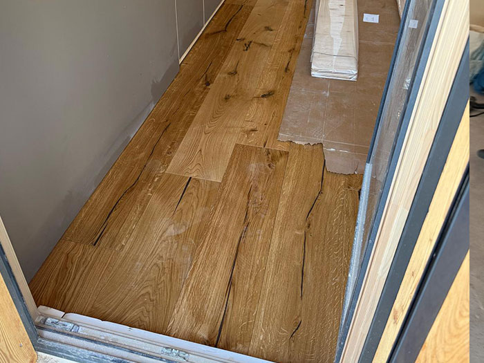 Holzboden im Rauminstallation