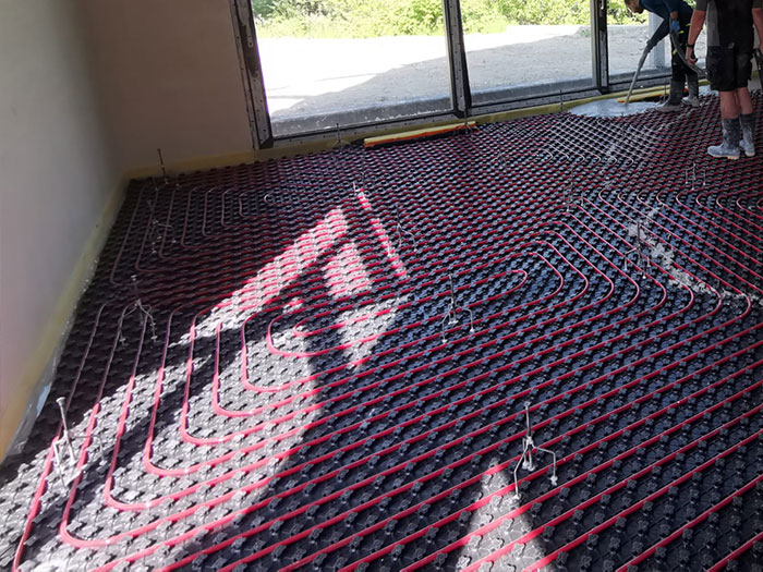 Fußbodenheizungssystem in Renovierungsarbeit installiert